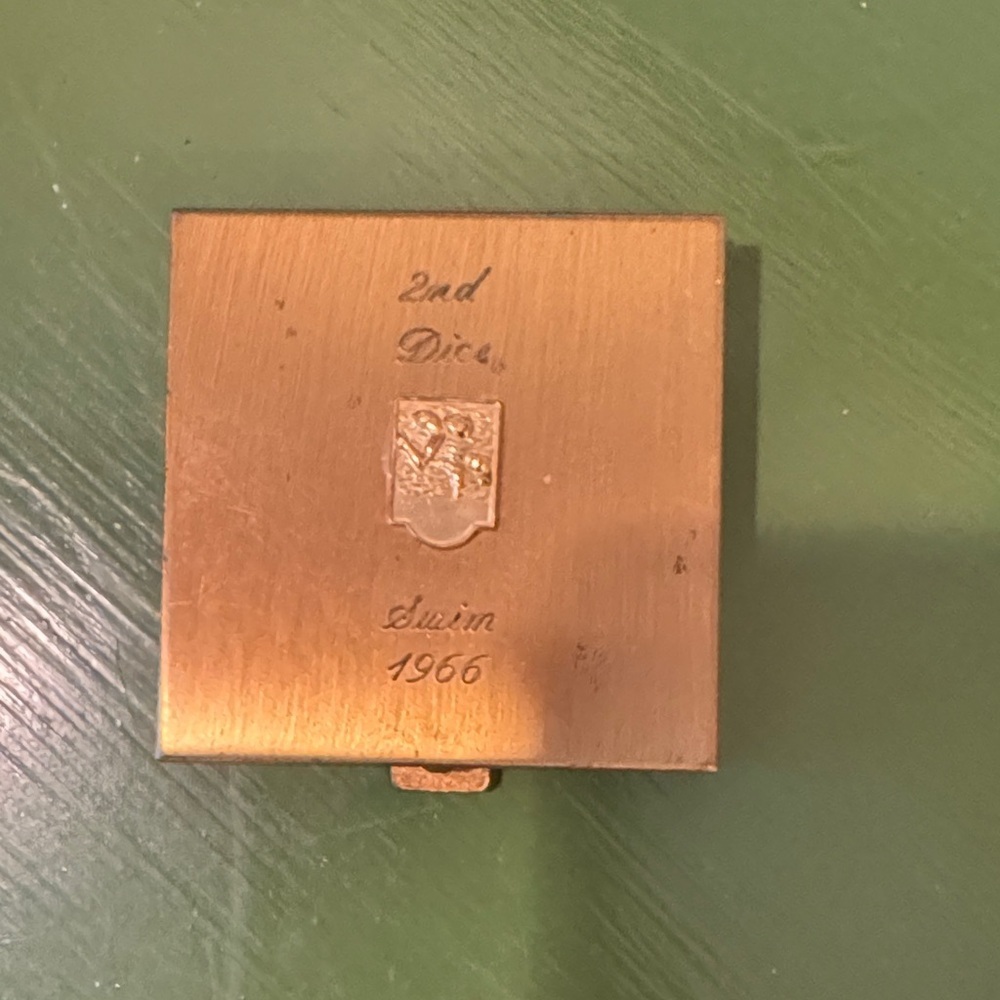 Vintage gold compact with mirror. For powder